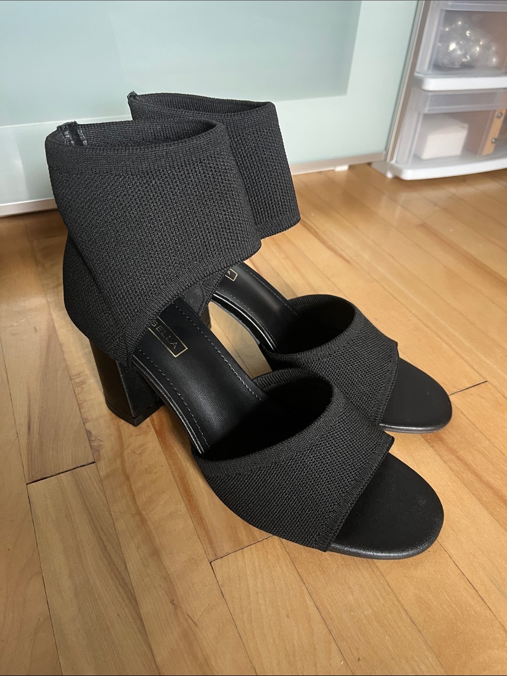 Black Heeled shoes with fabric bands